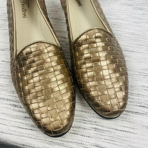 Trotter s Gold Woven Loafers Flats Size 5 Quiet Luxury Metallic Classic - Picture 2 of 7
